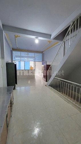 Cho thuê nhà mặt tiền Lạc Long Quân, P.5, Q.11 giá 18tr.