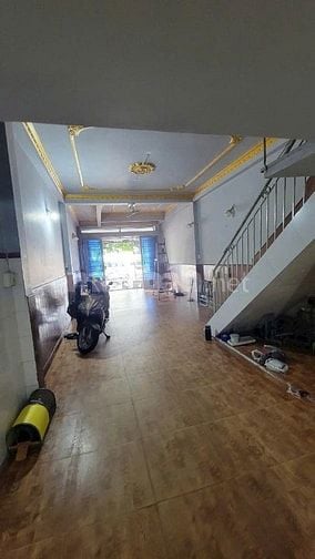 Cho thuê nhà mặt tiền Lạc Long Quân, P.5, Q.11 giá 18tr.
