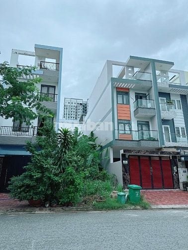 Cần bán gấp nền đất 13E Intresco - 100m2 đường rộng 20m hướng Đông Nam