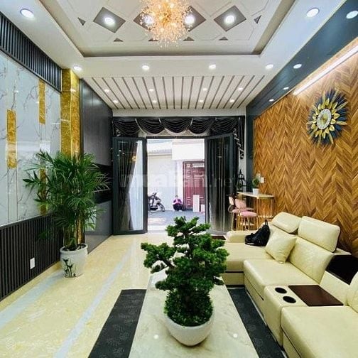 Bán toà mặt tiền Trường Chinh, dt 10.5 x 13m, Hầm 5 lầu st, nhà mới