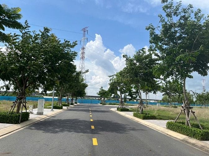 Bán nhanh lô đất 80m2 gần chợ Bình Chánh, SHR, sang tên ngay.