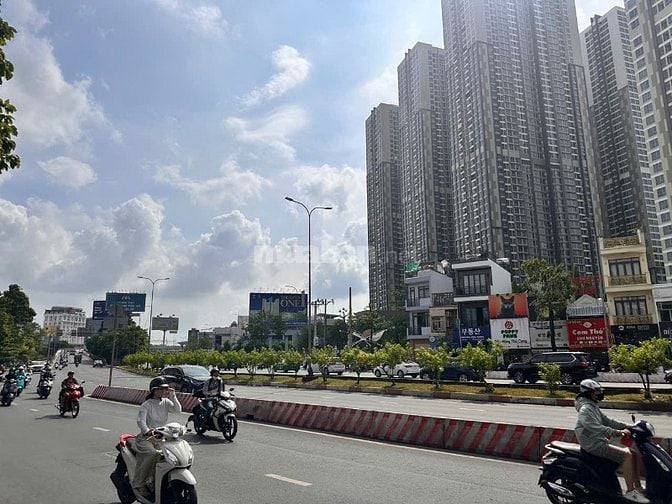 Bán nhà ngang 6m mặt tiền Nguyễn Hữu Cảnh, Bình Thạnh