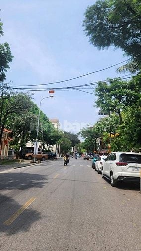Bán Đất + Nhà Ngã ba Ngọc Hồi - Ngũ Hiệp 230m2 x 6T MT 8m. Giá rẻ