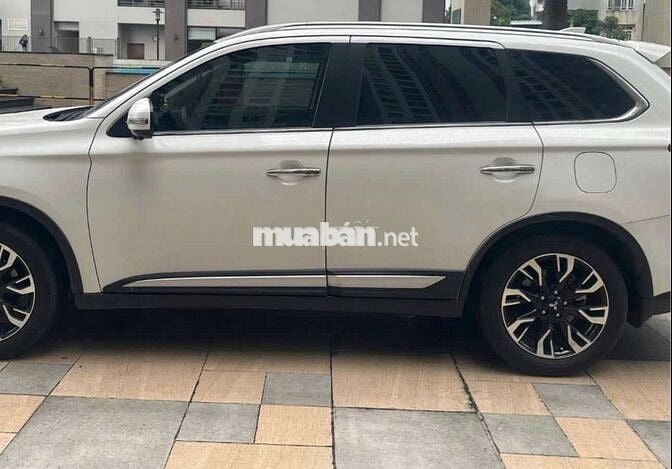Mitsubishi Outlander 2.0 CVT Premium - 32000km