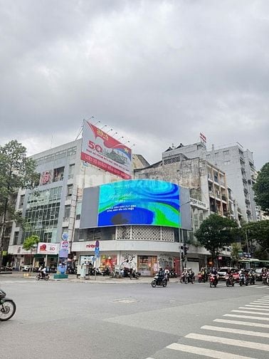 Cho thuêGóc 2MT 211 Nguyễn Thái Học Q1, ngay ngã tư Phạm Ngũ Lão