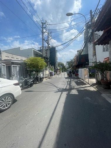 Bán nhà nát Mặt tiền kinh doanh DT:4,4x18m Đường Số 19, P8, Q.Gò Vấp.