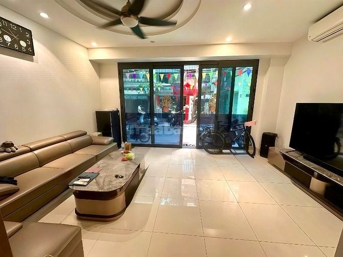 Ngõ 612 Đê La Thành 39m2*6t,thang máy,lô góc,kd,vỉa hè,oto tránh,15tỷ.