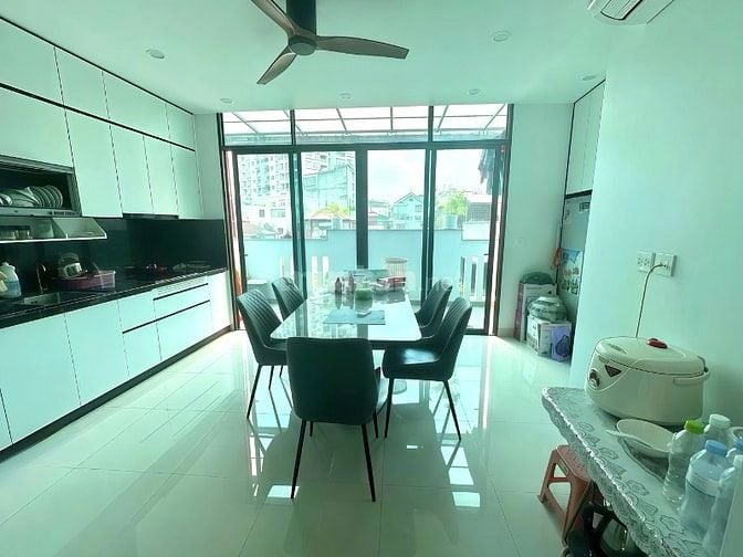 Ngõ 612 Đê La Thành 39m2*6t,thang máy,lô góc,kd,vỉa hè,oto tránh,15tỷ.