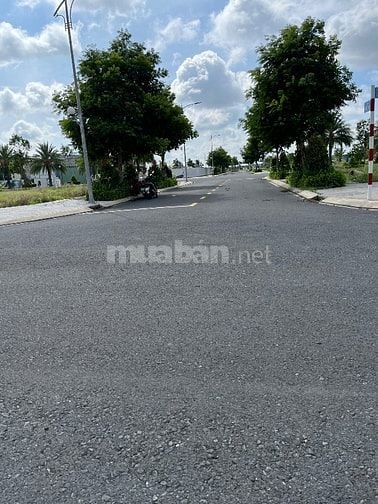 Bán gấp đất mặt tiền 100m2 sổ hồng công chứng ngay 
