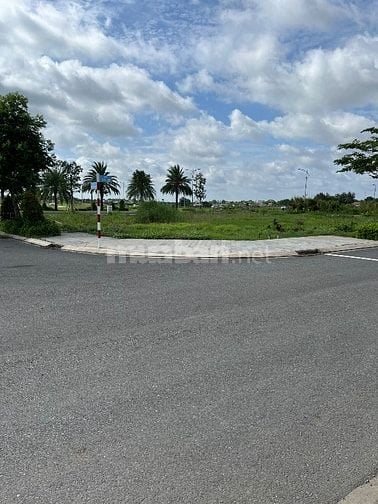 Bán gấp đất mặt tiền 100m2 sổ hồng công chứng ngay 
