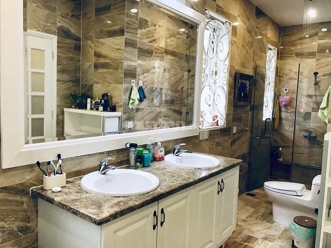 Nhà 6 tầng Góc 2 Mặt tiền Lê Văn Sỹ Phú Nhuận THANG MÁY HẺM XE HƠI 8M