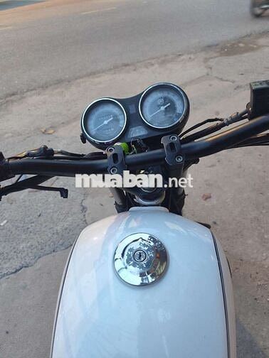 YB125SP cũ màu trắng máy móc êm