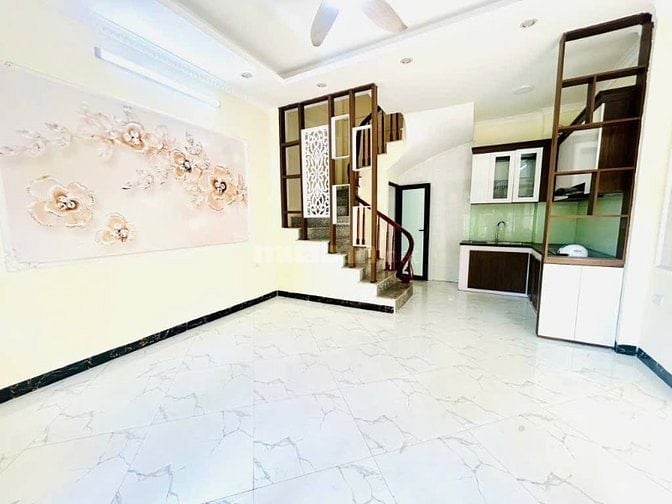 Nhà 5 tầng SDCC mới xây Phố Thanh Lân mặt hồ giá nhỉnh 5 tỷ