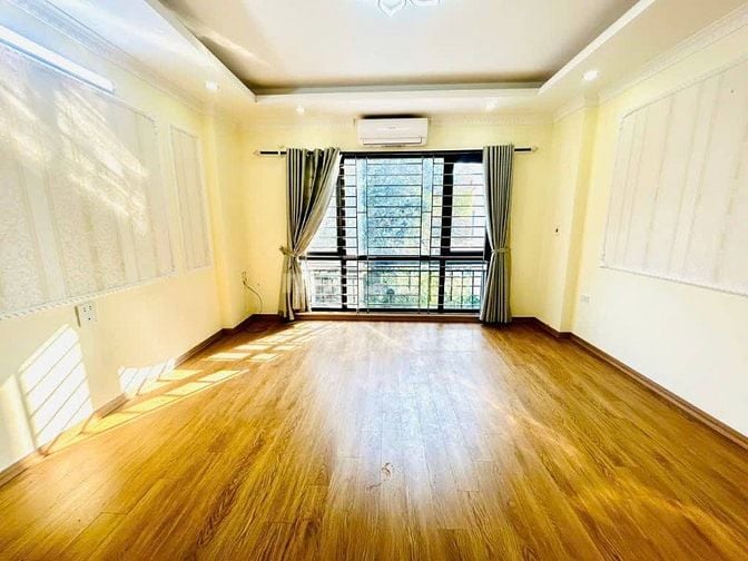 Nhà 5 tầng SDCC mới xây Phố Thanh Lân mặt hồ giá nhỉnh 5 tỷ