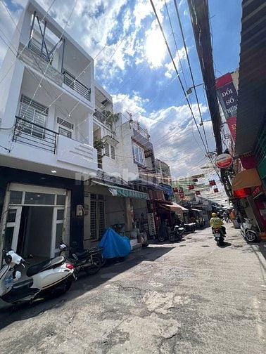 Cho thuê nguyên căn mặt tiền hẻm xe hơi