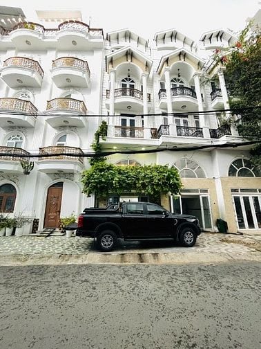 Nhà 5 lầu đẹp hẻm 364 Dương Quảng Hàm 70m2 khu phân lô ở ngay 12.9 tỷ