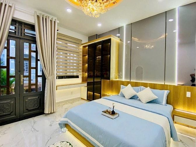 Nhà tuyệt đẹp DT:4x18m góc 2 mặt hẻm trước sau xe hơi Nguyễn Văn Khối