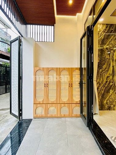 Nhà tuyệt đẹp DT:4x18m góc 2 mặt hẻm trước sau xe hơi Nguyễn Văn Khối