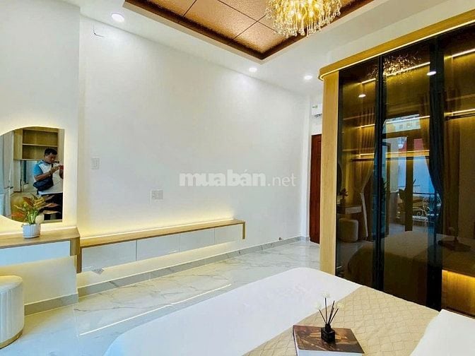 Nhà tuyệt đẹp DT:4x18m góc 2 mặt hẻm trước sau xe hơi Nguyễn Văn Khối