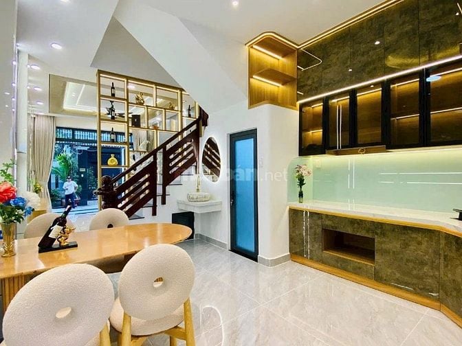 Nhà tuyệt đẹp DT:4x18m góc 2 mặt hẻm trước sau xe hơi Nguyễn Văn Khối