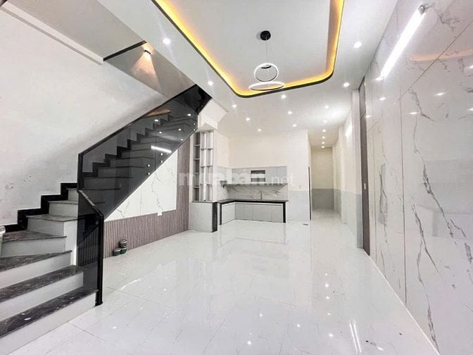 Bán nhà sổ riêng, chỉ 800 triệu sở hữu nggay, 100m2 cách mặt tiền 300m