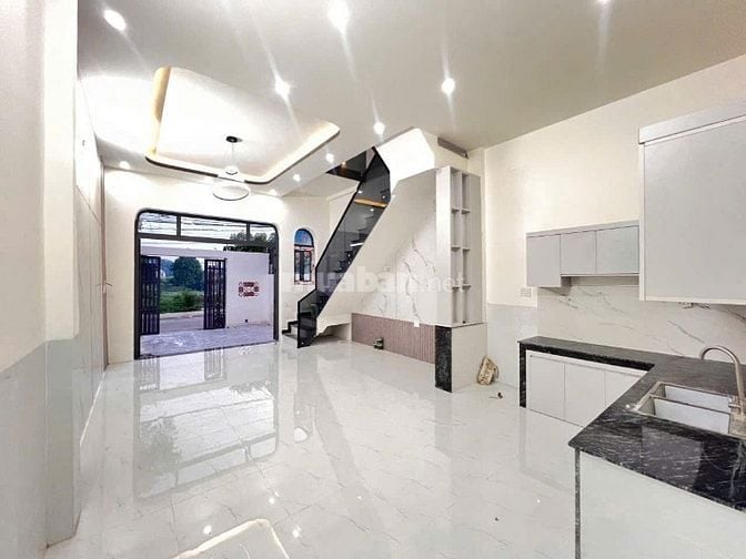 Bán nhà sổ riêng, chỉ 800 triệu sở hữu nggay, 100m2 cách mặt tiền 300m