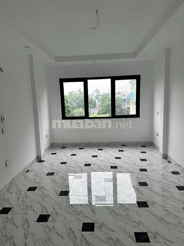 Bán nhà vị trí cực đẹp, cách phố 20m, gần oto, thang máy chạy êm ái