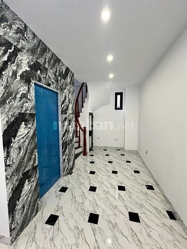 Bán nhà vị trí cực đẹp, cách phố 20m, gần oto, thang máy chạy êm ái