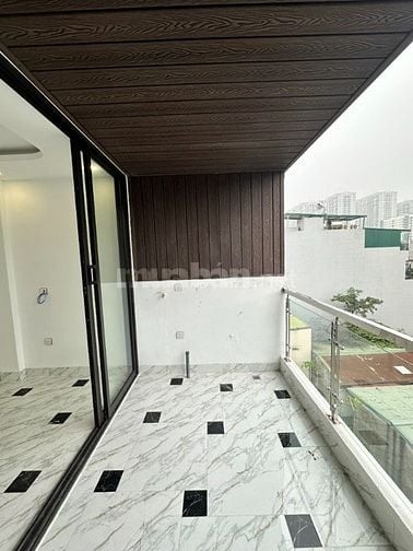 Bán nhà vị trí cực đẹp, cách phố 20m, gần oto, thang máy chạy êm ái