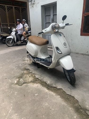 Cần bán xe Piaggio LX 125cc màu trắng, biển 29X9, xe cực đẹp