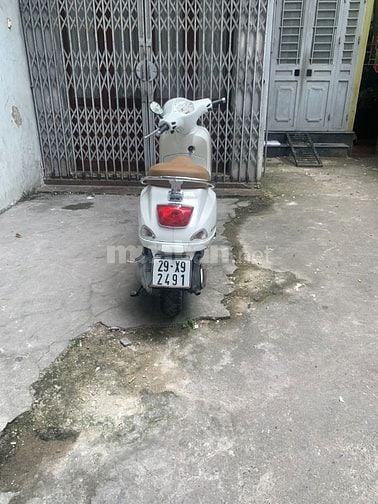 Cần bán xe Piaggio LX 125cc màu trắng, biển 29X9, xe cực đẹp