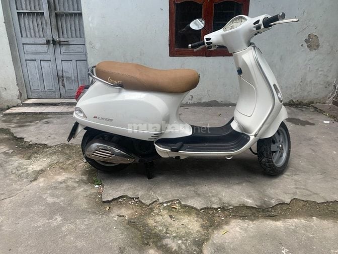Cần bán xe Piaggio LX 125cc màu trắng, biển 29X9, xe cực đẹp