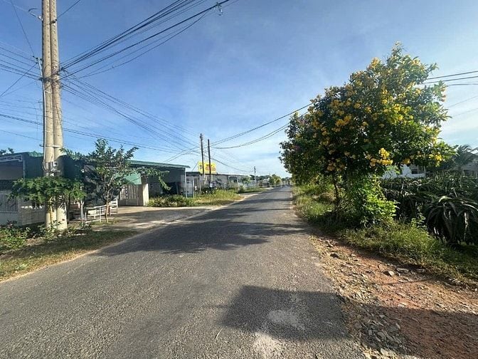 Bán Đất Siêu Đẹp Tại LaGi 578m2 có 111m2 Thổ Cư Gần Biển 3 Mặt Tiền Đư
