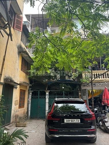 Siêu phẩm, phố Tạ Quang Bửu DT 136m2 x 4 tầng. Vỉa hè, văn phòng, tòa 