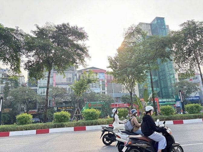 Bán tòa nhà văn phòng thông sàn 10 tầng mặt phố Văn cao Ba Đình Hà Nội