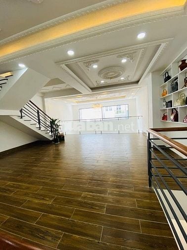 Nhà Tôn Thất Thuyết Q4, xe hơi đỗ cổng, 5x20m, 2 tầng, nhỉnh 8 tỷ 
