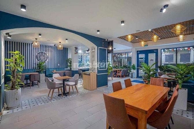 Cho thuê mặt tiền ngang 8m khu Tân Định, Quận 1
