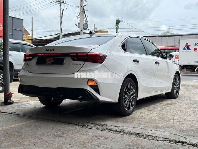Kia K3 2022 Luxury 1.6AT, màu trắng,đi 42.000 km