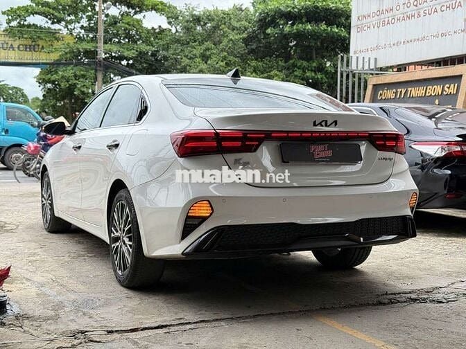 Kia K3 2022 Luxury 1.6AT, màu trắng,đi 42.000 km