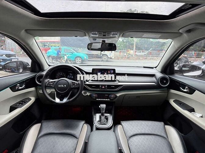 Kia K3 2022 Luxury 1.6AT, màu trắng,đi 42.000 km