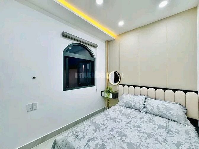 Kẹt vốn KD bán gấp nhà Nguyễn Văn Hưởng, Quận 2. Giá 3,04 tỷ/60m2, HXH