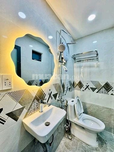 Kẹt vốn KD bán gấp nhà Nguyễn Văn Hưởng, Quận 2. Giá 3,04 tỷ/60m2, HXH