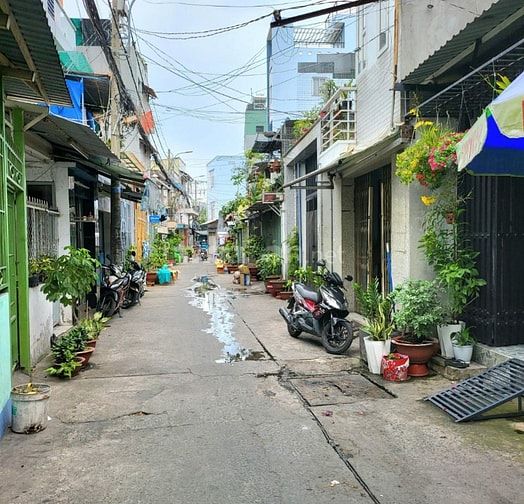 GẤP! Nhà Q7, ô tô ngủ trong nhà, 4x20m, tặng luôn nội thất, chỉ 6.X tỷ