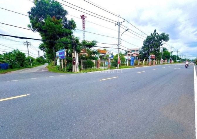 Cần bán lô đất full thổ 216m2 gần Uỷ Ban Xã Thái Mỹ Giá 550TR SHR XDTD
