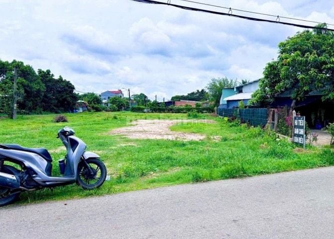 Cần bán lô đất full thổ 216m2 gần Uỷ Ban Xã Thái Mỹ Giá 550TR SHR XDTD