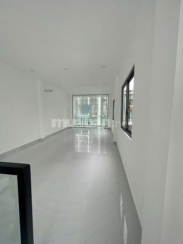 Cho thuê nhà 2MT mới xây đường Quận Bình Thạnh KDTD