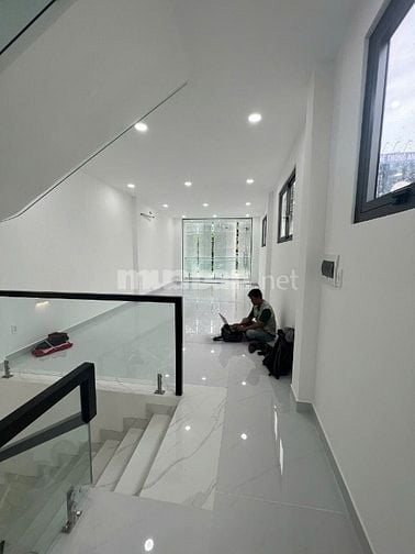 Cho thuê nhà 2MT mới xây đường Quận Bình Thạnh KDTD
