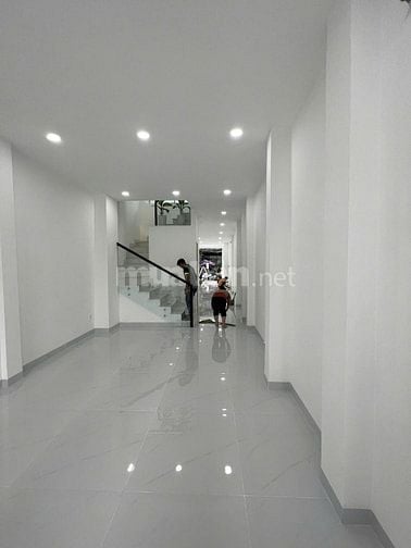 Cho thuê nhà 2MT mới xây đường Quận Bình Thạnh KDTD