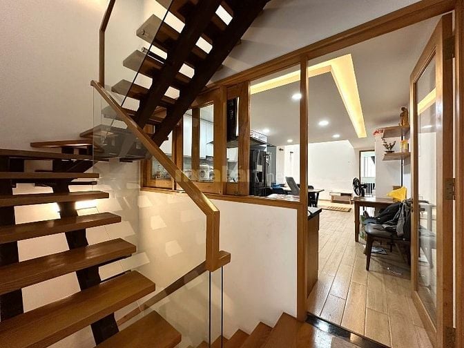 Bán Nhanh Nhà HXH 8m đường Sư Vạn Hạnh, P9, Q5. DT 4mx22,5m. Giá Tốt