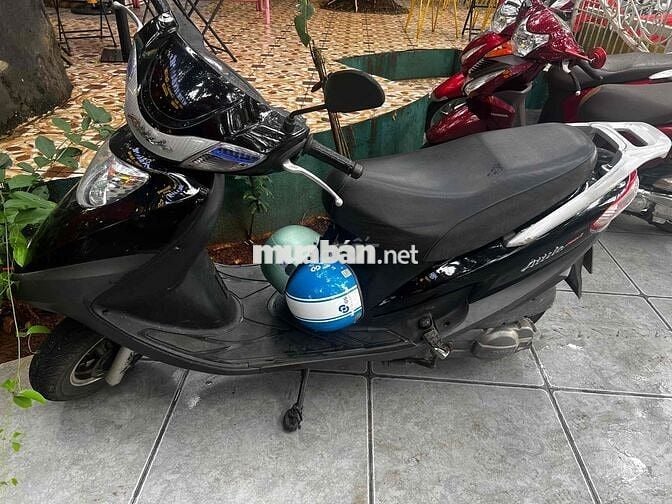 Bán xe Atila màu đen, da xe còn mới bóng.